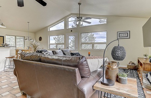Woodland Park House | Mountain Escape: Soak in the Private Hot Tub w/Stunning Colorado Views!