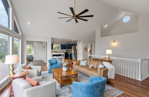 Bailey House | Mountain Escape! Views. Privacy. Beauty.