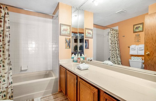 Silvercreek Condo | Mountain manor with fireplace, tennis, balcony, heated pool, & amazing view
