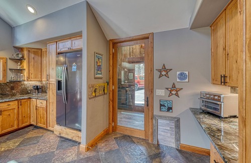 Leadville North House | Mountain Oasis/Artistic Retreat w/Spa & Patios