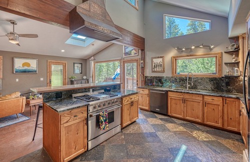 Leadville North House | Mountain Oasis/Artistic Retreat w/Spa & Patios