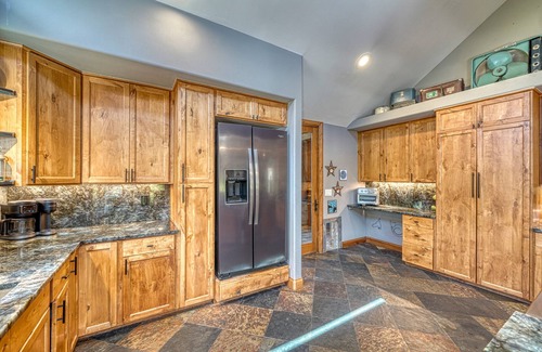 Leadville North House | Mountain Oasis/Artistic Retreat w/Spa & Patios