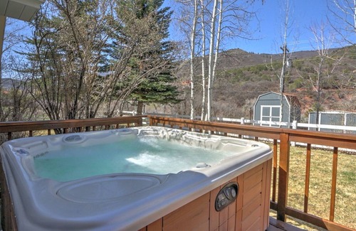 Glenwood Springs House | Mountain Retreat w/Hot Tub, Scenic Decks, Grill, Dog Friendly & 7 mi. to Skiing