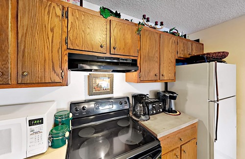 Fraser Condo | Mountain View Condo w/3 Balconies, Gas Fireplace, Shared Hot Tub & Ski Shuttle