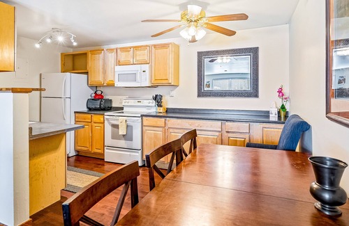 Summit Cove House | Mountain view townhouse with WiFi and shared balcony - near major ski resorts