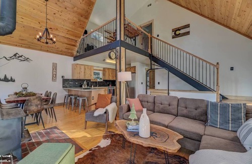 Alma House | Mountain Views, Hot Tub & Sauna –15 Miles to Breck