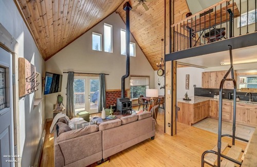 Alma House | Mountain Views, Hot Tub & Sauna –15 Miles to Breck