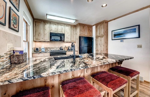 Frisco House | Mountainside 673 is a recently updated 4 bedroom private home located within Mountainside so you have access to the clubhouse but you do not share walls with anyone else.