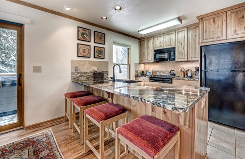 Frisco House | Mountainside 673 is a recently updated 4 bedroom private home located within Mountainside so you have access to the clubhouse but you do not share walls with anyone else.
