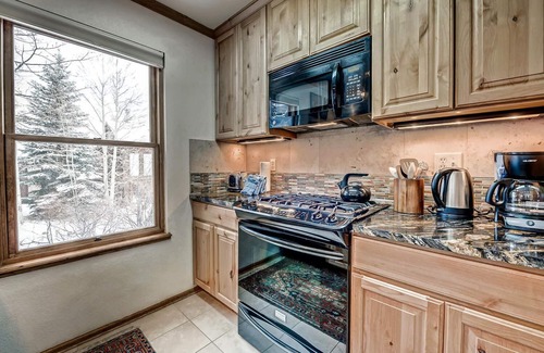 Frisco House | Mountainside 673 is a recently updated 4 bedroom private home located within Mountainside so you have access to the clubhouse but you do not share walls with anyone else.