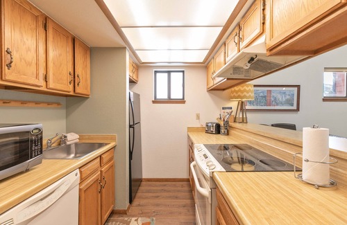 Frisco Condo | Mountainside Alpineview Condo: Nice Year-Round Location