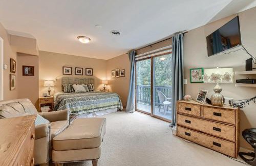 Perry Park House | Mountainside Escape Ev Charger, Patio & Views