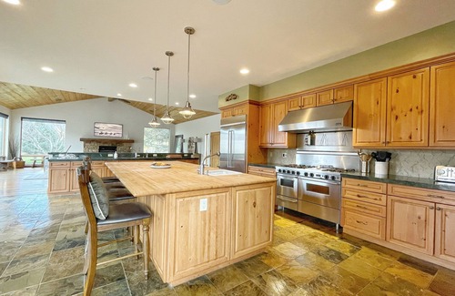 Glenwood Springs House | Movie Rm, Hot Tub, Games, 2Fireplaces, In-Floor Heat, On The River,StunningViews