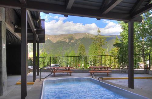 Copper Mountain Village Apartment | MP504 1BR 2BA Mountain Plaza condo