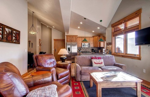 Frisco Condo | Mt. Victoria Lodge Penthouse Condo: Downtown, Hot Tub