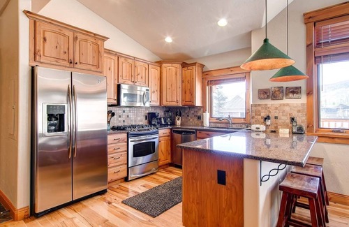 Frisco Condo | Mt. Victoria Lodge Penthouse Condo: Downtown, Hot Tub