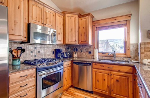 Frisco Condo | Mt. Victoria Lodge Penthouse Condo: Downtown, Hot Tub