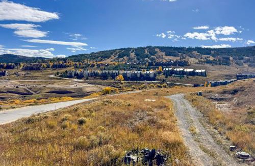 Silvercreek Apartment | Mtn View Granby Condo with In-Unit Hot Tub!