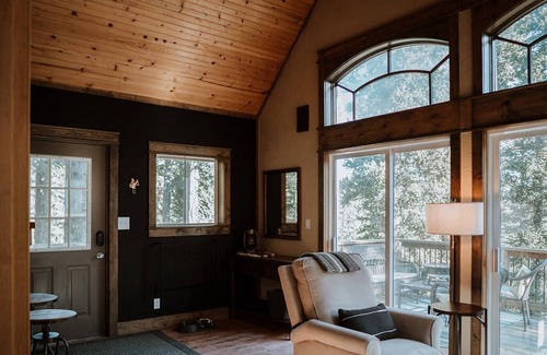 Valley of the Sun House | New! Cute, clean and cozy nestled among the pines