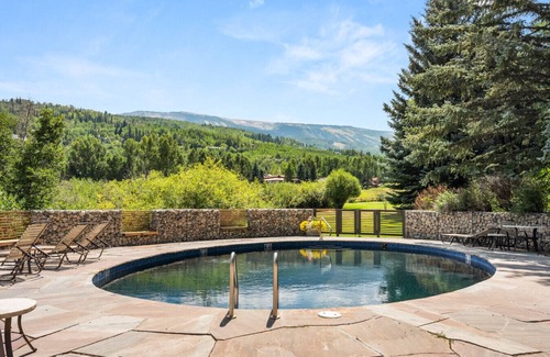 Snowmass Village Condo | New! Family friendly Snowmass retreat w. hot tub and pool. 5 minutes to resort!