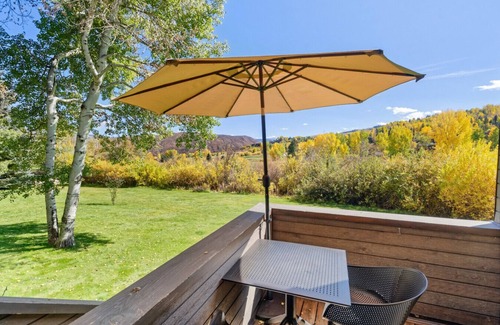 Snowmass Village Condo | New! Family friendly Snowmass retreat w. hot tub and pool. 5 minutes to resort!