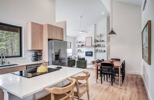Fairplay Apartment | NEW Home | Firepit, 1-Acre Privacy, Pet-Friendly