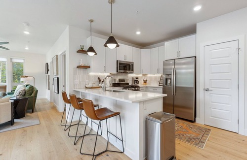 Lakeside Village Condo | *New Listing* 3 Bedroom Luxury Condo in Keystone, Close to Mountain House