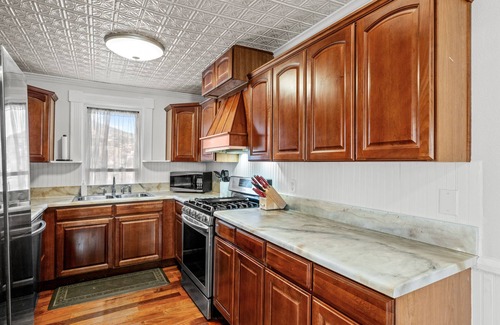 Manitou Springs House | New Listing! "Pikes Peak or Bust" - Grill /Patio