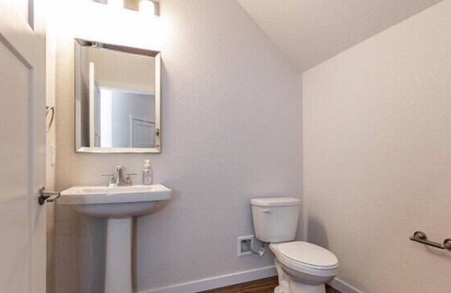Mountain Shadows House | New Luxury 3 BD Townhome with Mountain Views