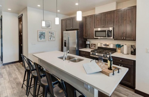 Winter Park House | New Luxury Villa #280 With Rooftop Hot Tub & Great Views - 500 Dollars Of FREE Activities & Equipment Rentals Daily