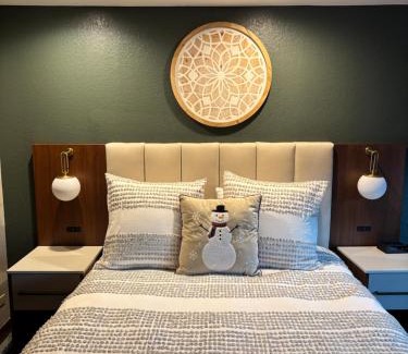 Peak 9 Apartment | NEW! Marriott Slope View Ski in Ski out Luxury Studio Sleeps 4 Full kitchen, Amenities & Fee Parking