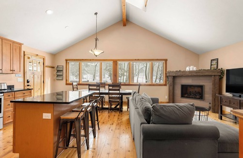 Warrior's Mark House | New! Quiet Area, Private Hot Tub