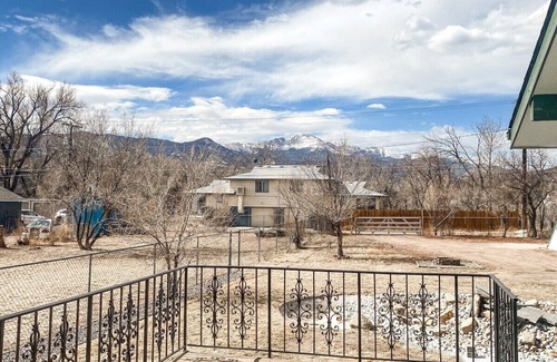 East Colorado Springs House | ★New★ Remodeled estate in upscale neighborhood