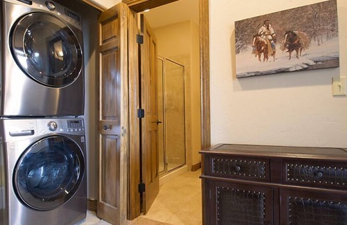 Winter Park House | New rental with Fraser river views, BBQ, private hot tub, 2 master suites
