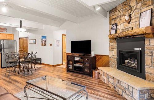 Peak 9 Condo | New! Spacious 1 BD near Lifts and Town. Hot tubs!
