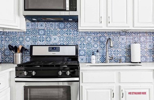 West Colfax Apartment | New Stylish Sanctuary | King Bed | Sloans Lake 30+