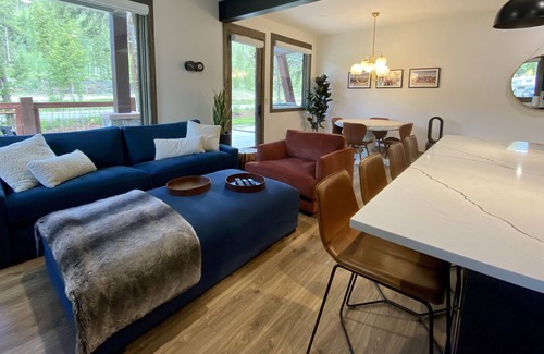 Lakeside Village House | NEW! Townhome | Private Hot Tub | Fire Pit | Keystone Lake | Close to Mountain