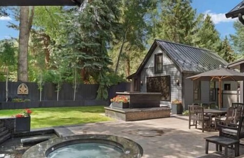 West End House | Newly Remodeled 6 bedroom Home