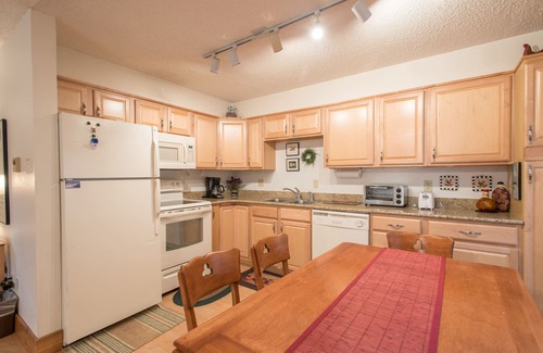 Copper Mountain Village Condo | Nice Ski-in/Walk-out condo, sleeps 6, free wifi, & parking.