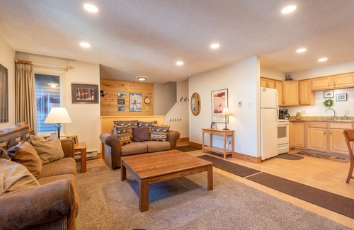Copper Mountain Village Condo | Nice Ski-in/Walk-out condo, sleeps 6, free wifi, & parking.