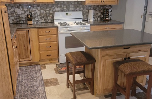 Glenwood Springs House | nMountain Vista, Cozy Home, 5 minutes to attractions