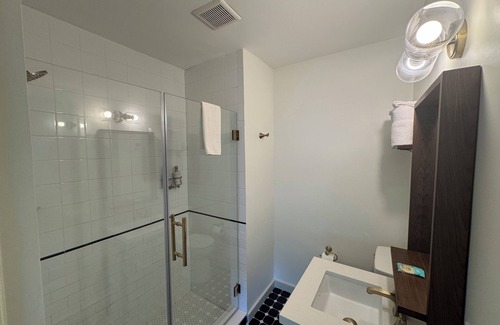 Manitou Springs Historic District House | Non-Smoking King/Queen With Balcony - NKQB