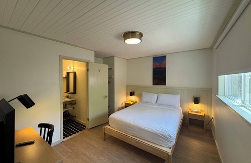 Manitou Springs Historic District House | Non-Smoking King/Queen With Balcony - NKQB