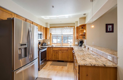 Steamboat Springs Condo | O1206 | Walk to Grocery Store | Free City Bus | Hot Tub