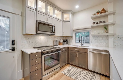 Martinez Park Cottage | Old Town Carriage House w/Private Patio