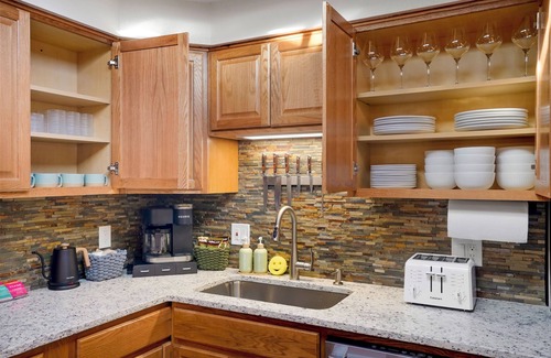 Denver House | Olde Town Arvada Cowboy Den, 420 Hot Tub, Bball, Firepit & Bar!