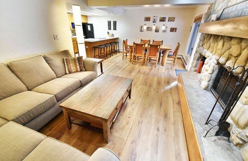 Frisco Condo | On River. Pool, 2 Hot Tubs. Easy Drive to Dining, Shops, Events, Marina