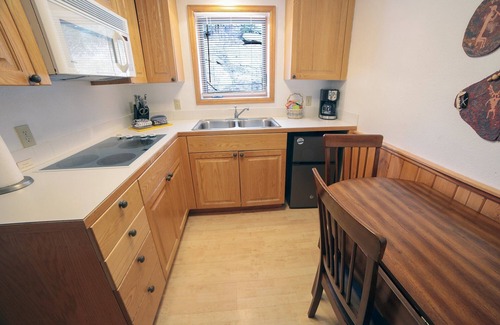 Estes Park Cabin | One bedroom cabin with personal hot tub, close to downtown Estes Park