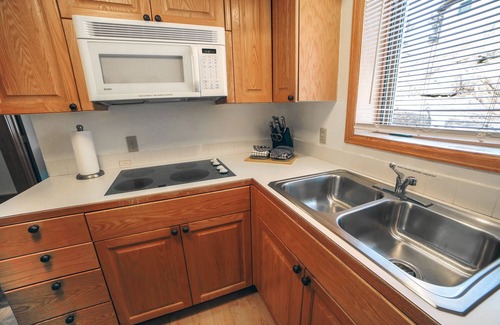 Estes Park Cabin | One bedroom cabin with personal hot tub, close to downtown Estes Park