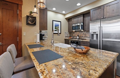 Boulder Ridge Apartment | One Ski Hill Peak 8 Luxury Ski-In/Ski-Out Studio Breckenridge